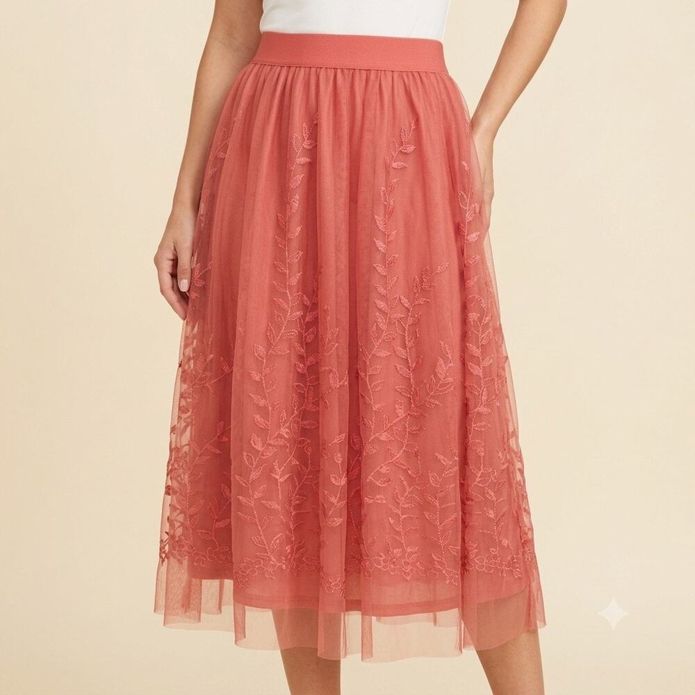241-Metrowear Tulle Ballerina Skirt size M NWT / Waist 15”-20”
